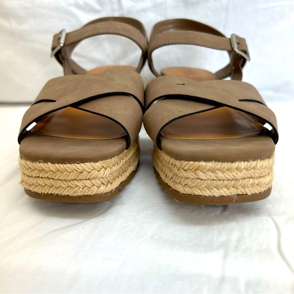 NWOT/NWOB a.n.a. Eloise Wedge sandals in porcini color. - Picture 3 of 10